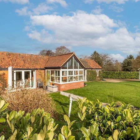 Host & Stay - Woodfalls Barn Burgh and Tuttington Buitenkant foto
