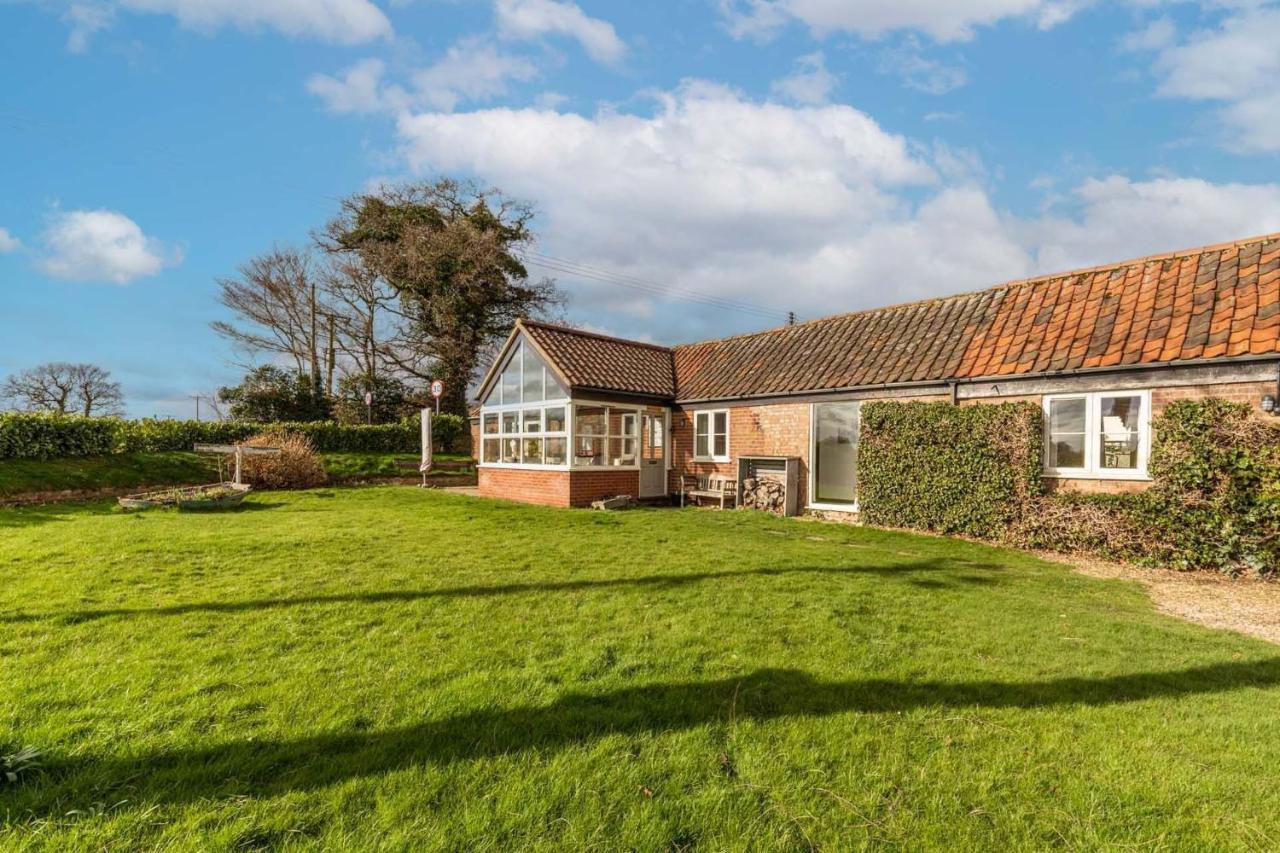Host & Stay - Woodfalls Barn Burgh and Tuttington Buitenkant foto